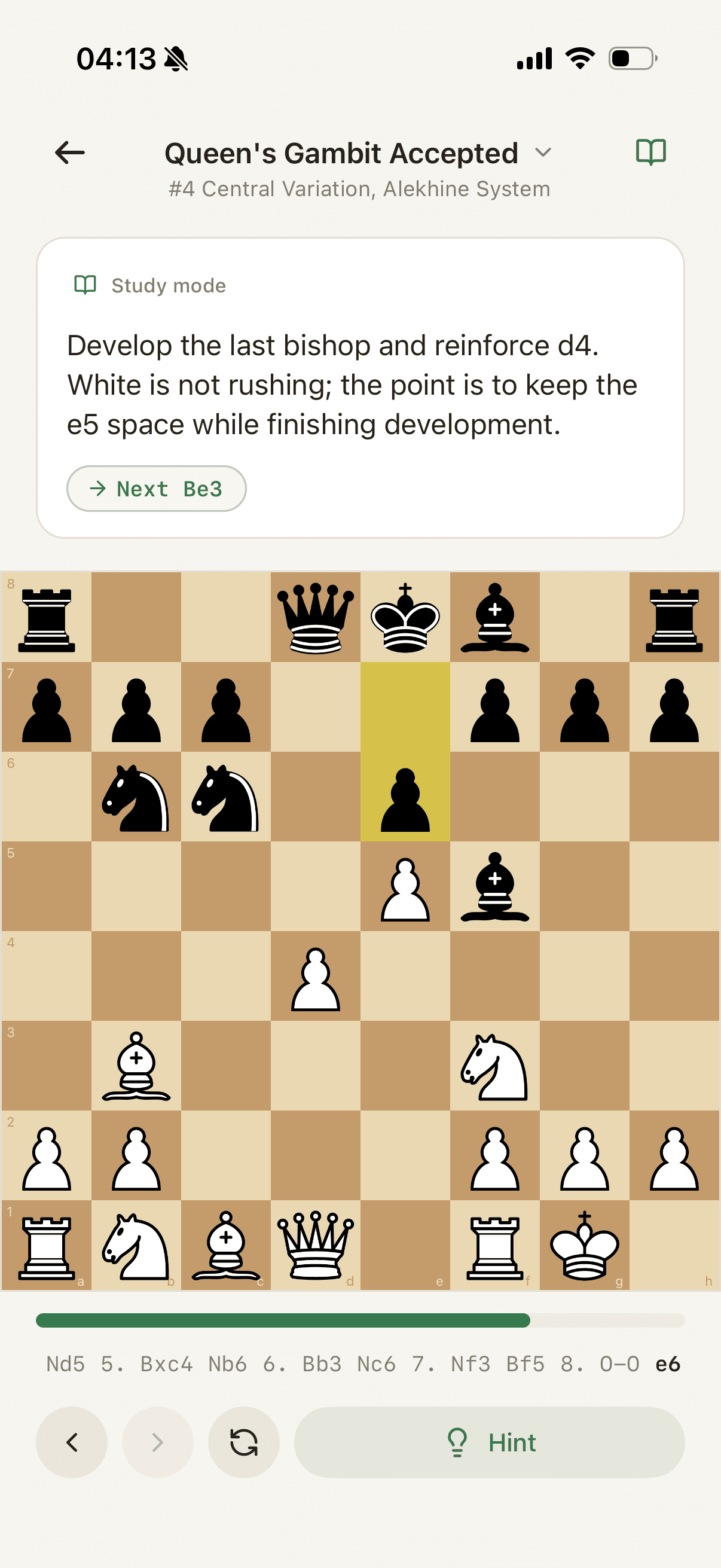 Chessmate Study mode explaining a Queen's Gambit move above the board